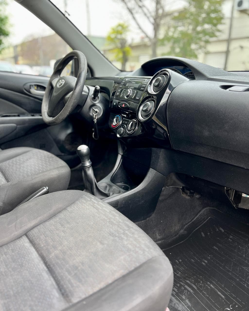 Toyota Etios XS 1.5 - foto 4
