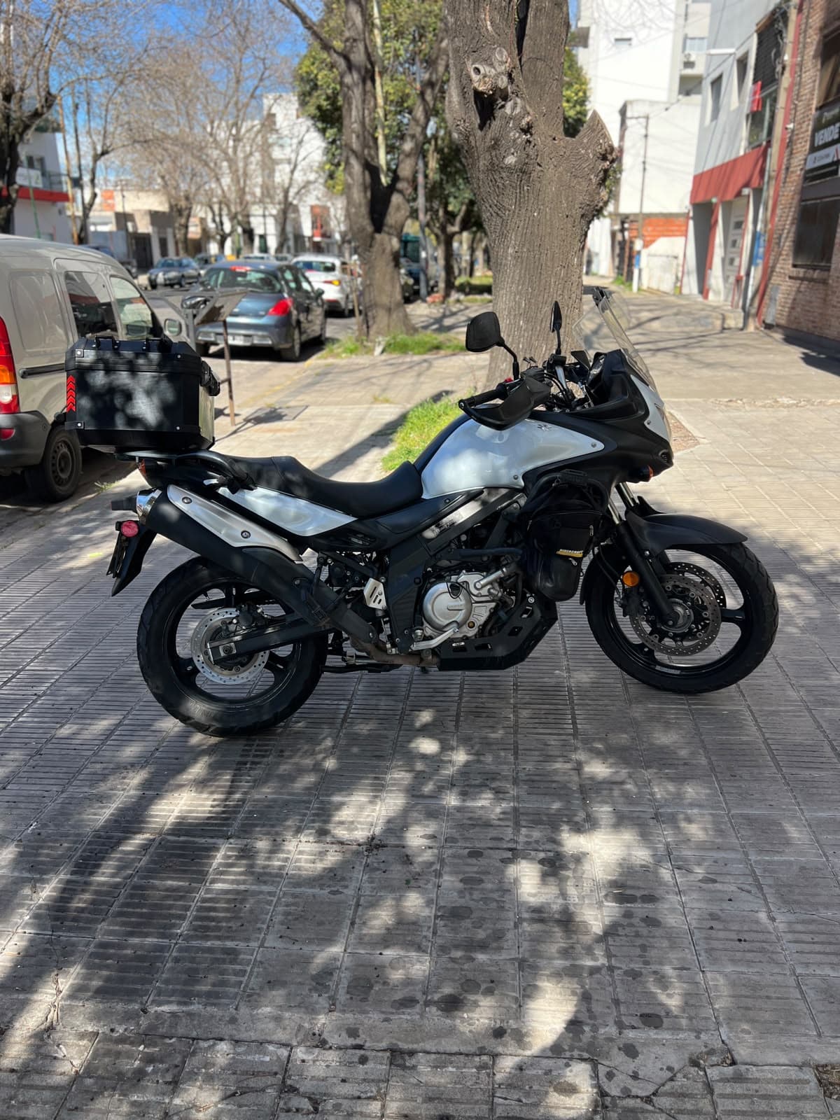 Suzuki V-Strom 650 ABS - foto 9